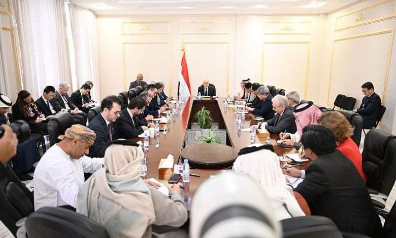 عاجل الرئيس العليمي: كافة المؤسسات الحكومية التزمت بتحويل إيراداتها إلى البنك المركزي ويشيد بالدعم السخي السعودي