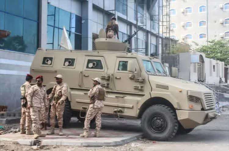 الكشف عن حقيقة محاصرة منزل هذا القائد بعدن