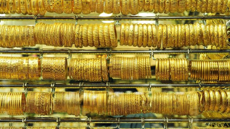 قفزة جديدة في أسعار الذهب باليمن.. صنعاء تقترب من 700 ألف للجنيه وعدن تسجل مستويات قياسية