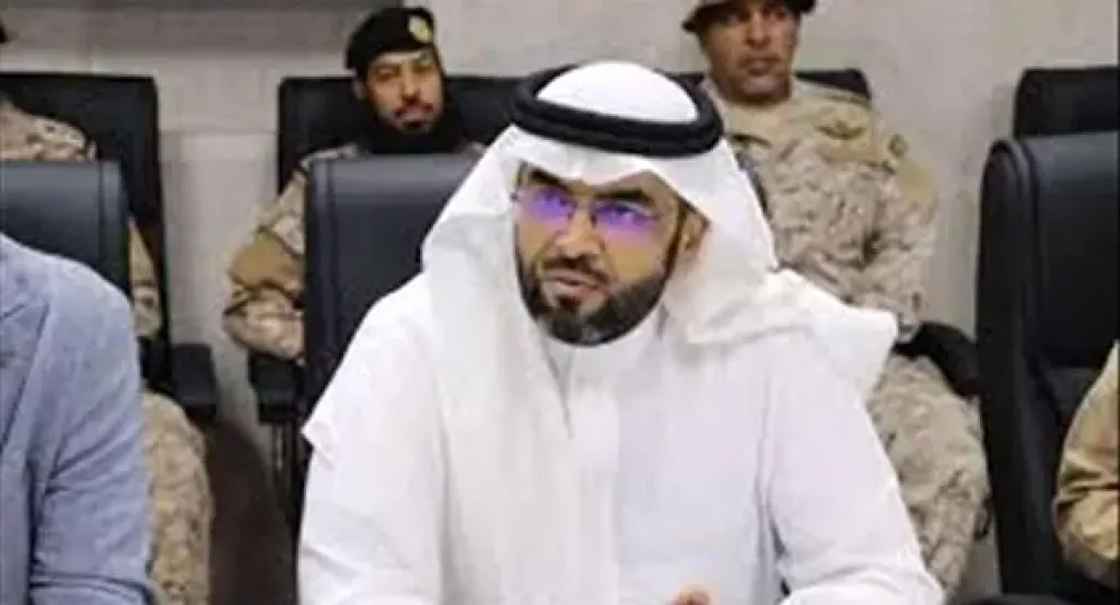 شاهد- صورة عمرها 13 عاماً بطلها المستشار فلاح الشهراني وزميل يمني تشعل مواقع التواصل